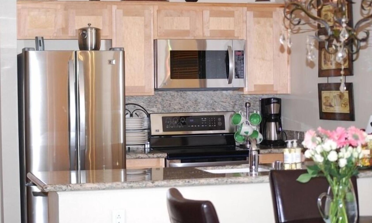 Mammoth Lakes Condo | Sunstone 1BR Condo – Luxury! Steps to Hiking, Biking & Mountain Views