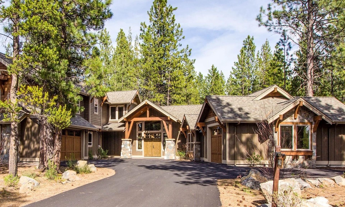 Sunriver House | Sunstone Stunner - Six Master Suites and Bunkroom