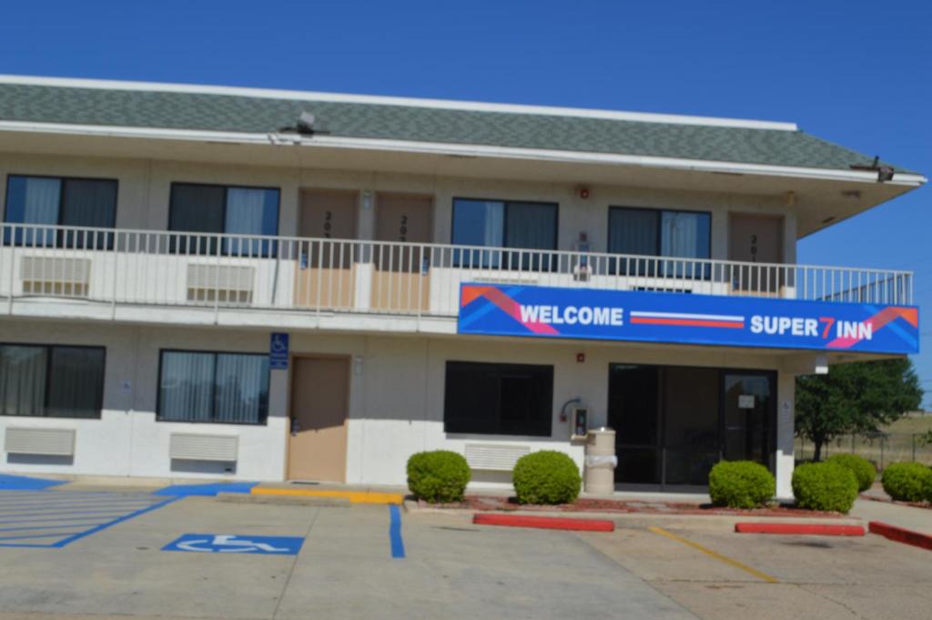 Bossier City Hotel | Super 7 Inn