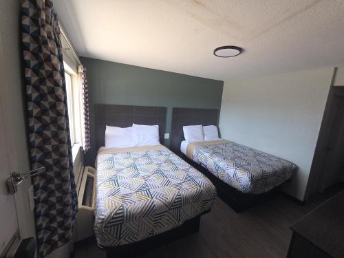 Joplin Hotel | Super 7 inn