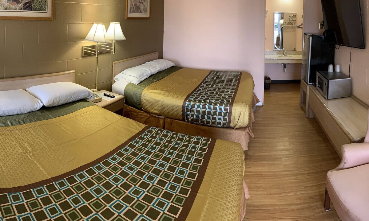 Wright City Hotel | Super 7 Inn