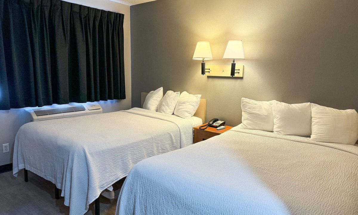 Iowa River Landing Hotel | Super 7 Motel