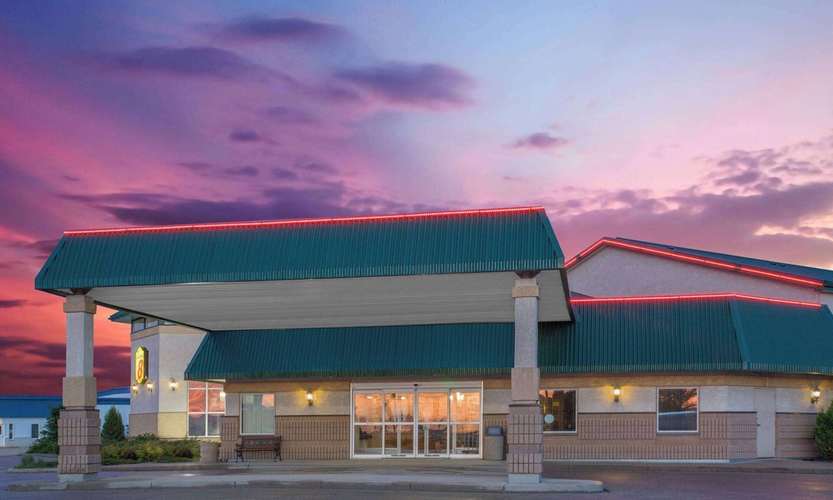 Portage La Prairie Hotel | Super 8 by Wyndham Portage La Prairie MB