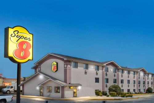 Aberdeen Hotel | Super 8 by Wyndham Aberdeen MD