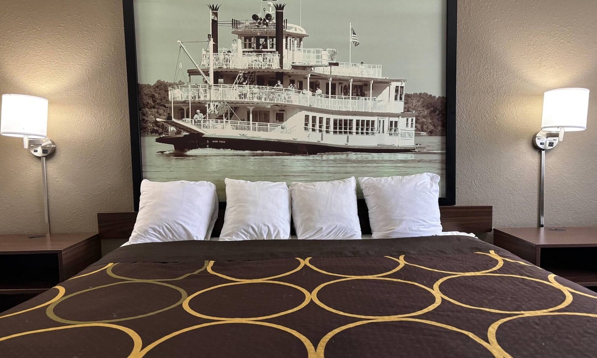 Alton Hotel | Super 8 by Wyndham Alton