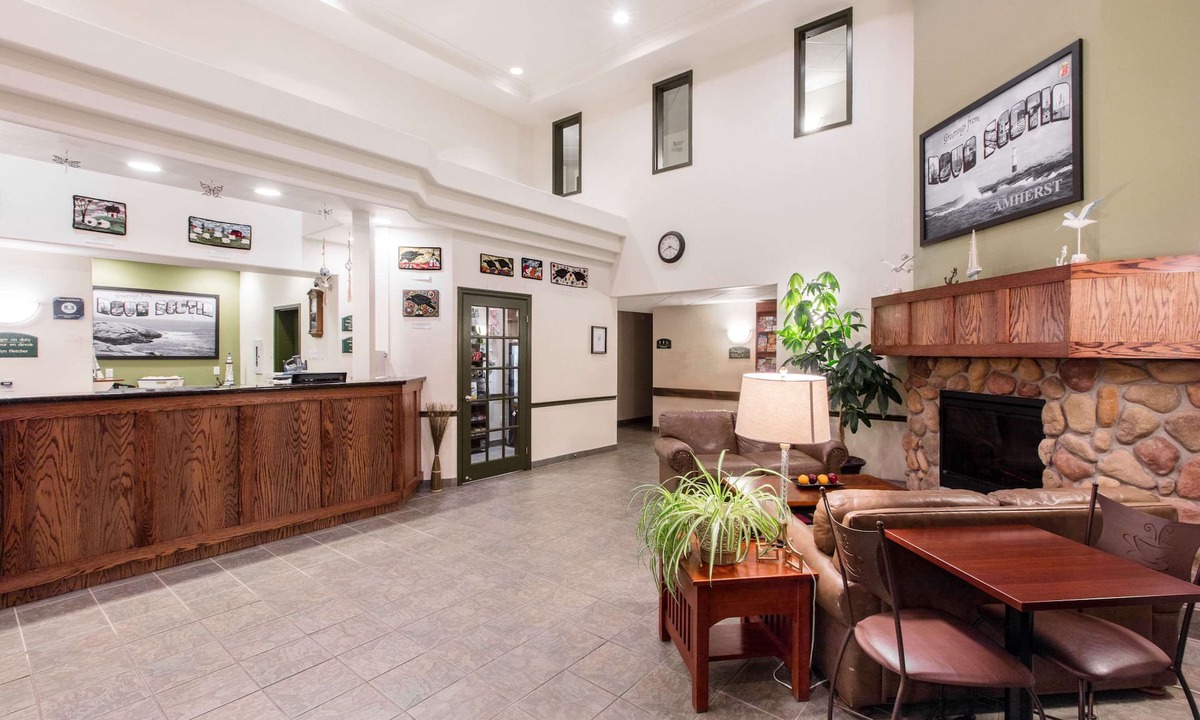 Amherst Hotel | Super 8 by Wyndham Amherst NS