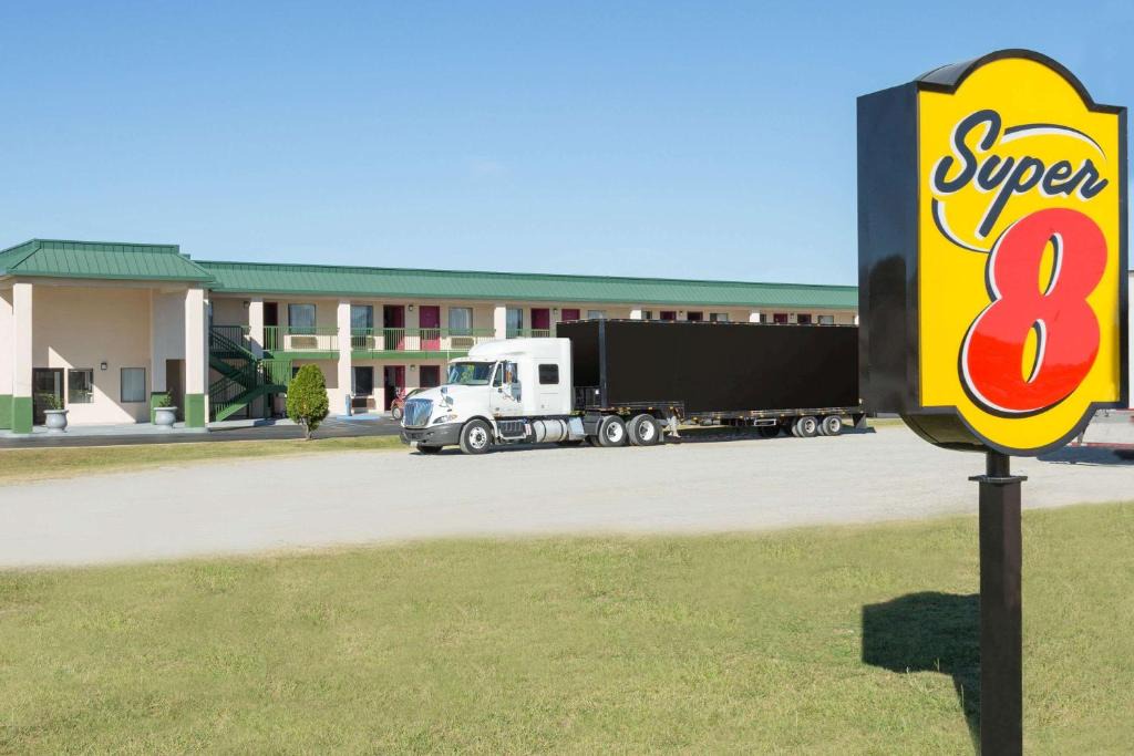 Ashburn Hotel | Super 8 by Wyndham Ashburn