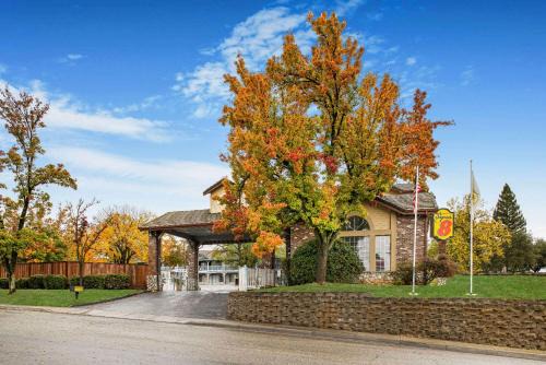 North Auburn Hotel | Super 8 by Wyndham Auburn