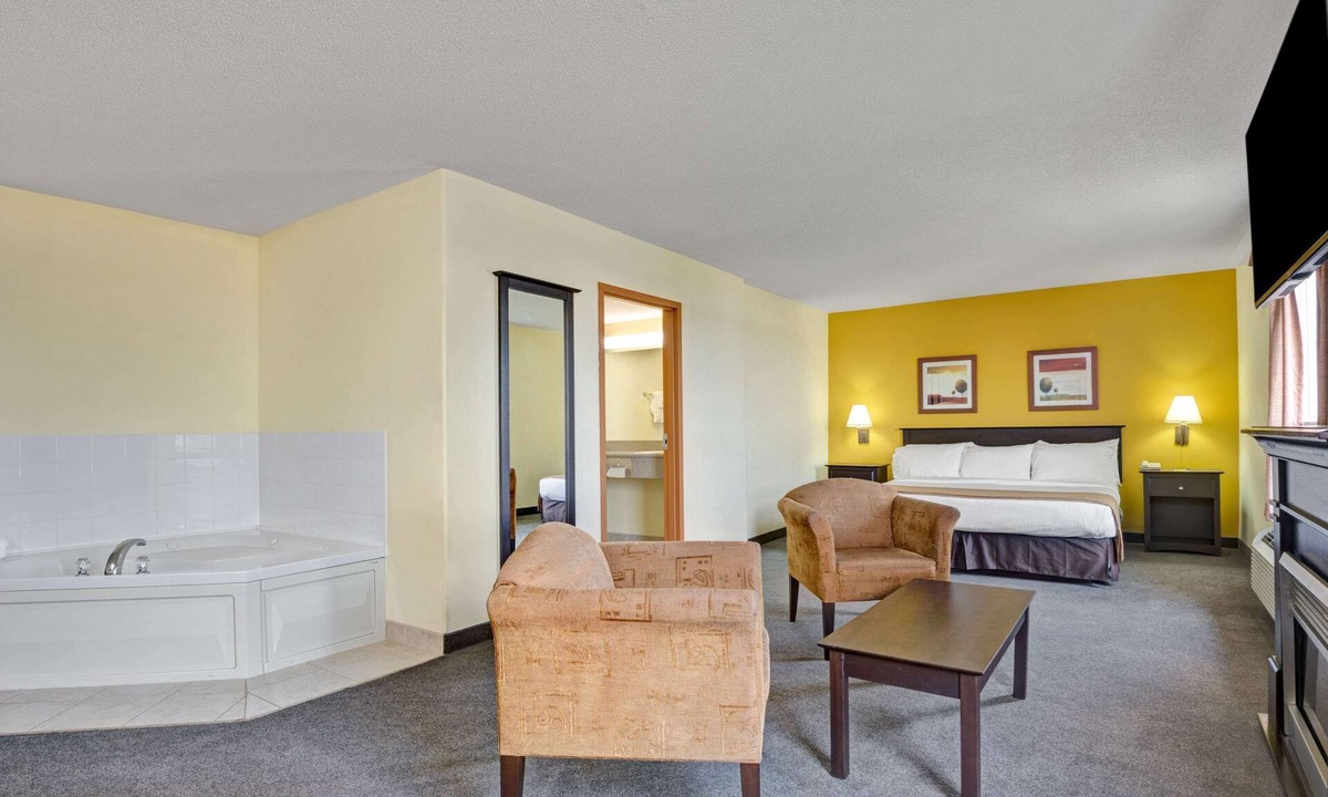 Barrie Hotel | Super 8 by Wyndham Barrie South