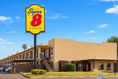 Barstow Hotel | Super 8 by Wyndham Barstow