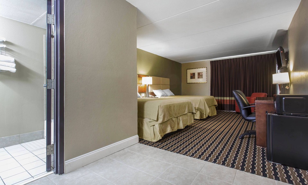 Gold Rock Hotel | Super 8 by Wyndham Battleboro/Rocky Mount