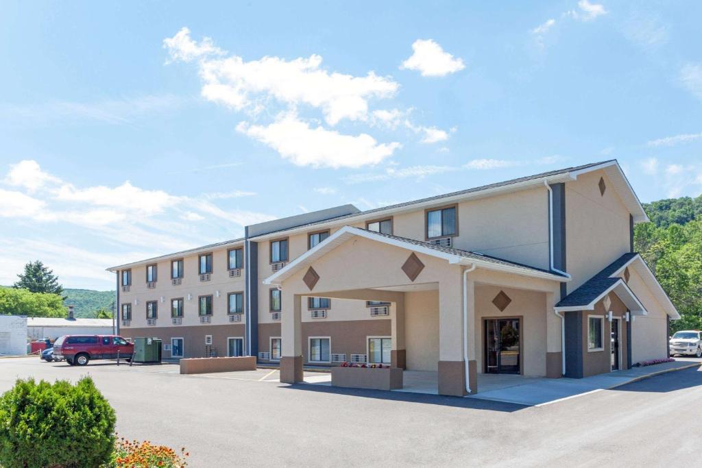 Bath Hotel | Super 8 by Wyndham Bath Hammondsport Area