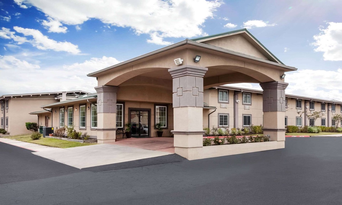 Beaumont Hotel | Super 8 by Wyndham Beaumont I-10 South/College St