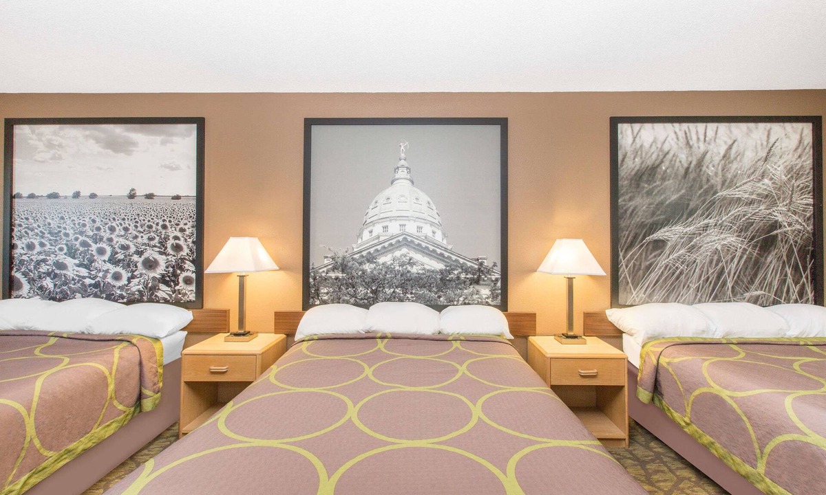 Belleville Hotel | Super 8 by Wyndham Belleville