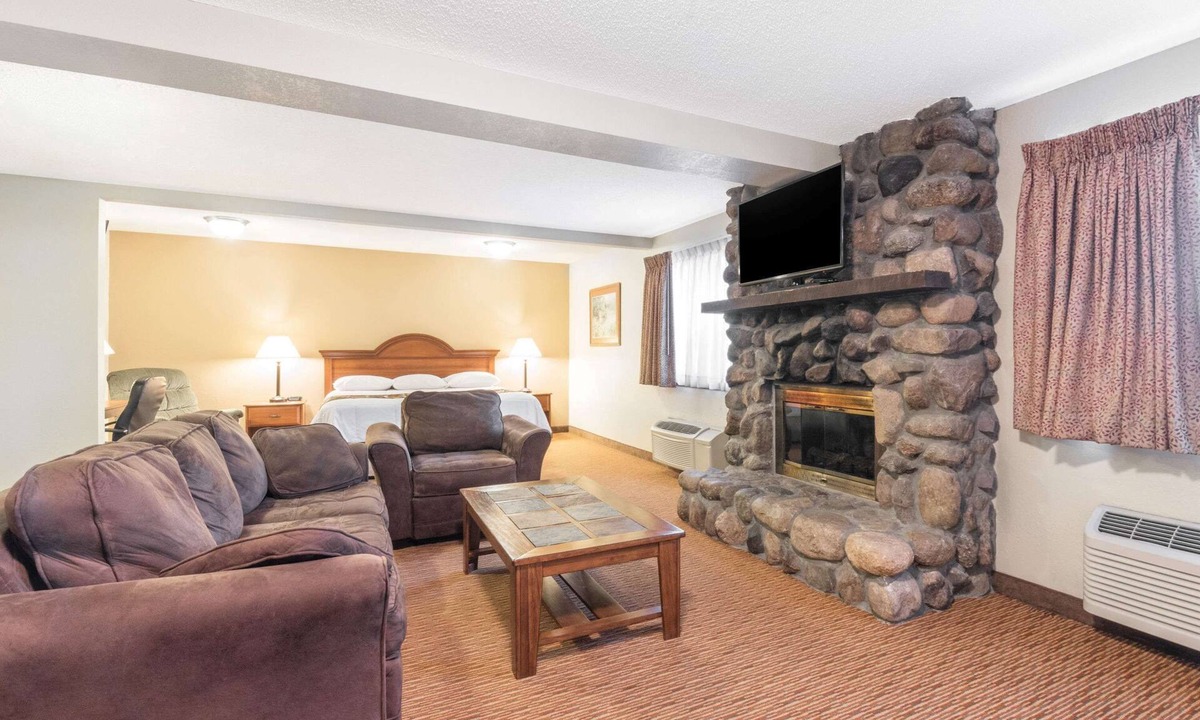 Bemidji Hotel | Super 8 by Wyndham Bemidji MN
