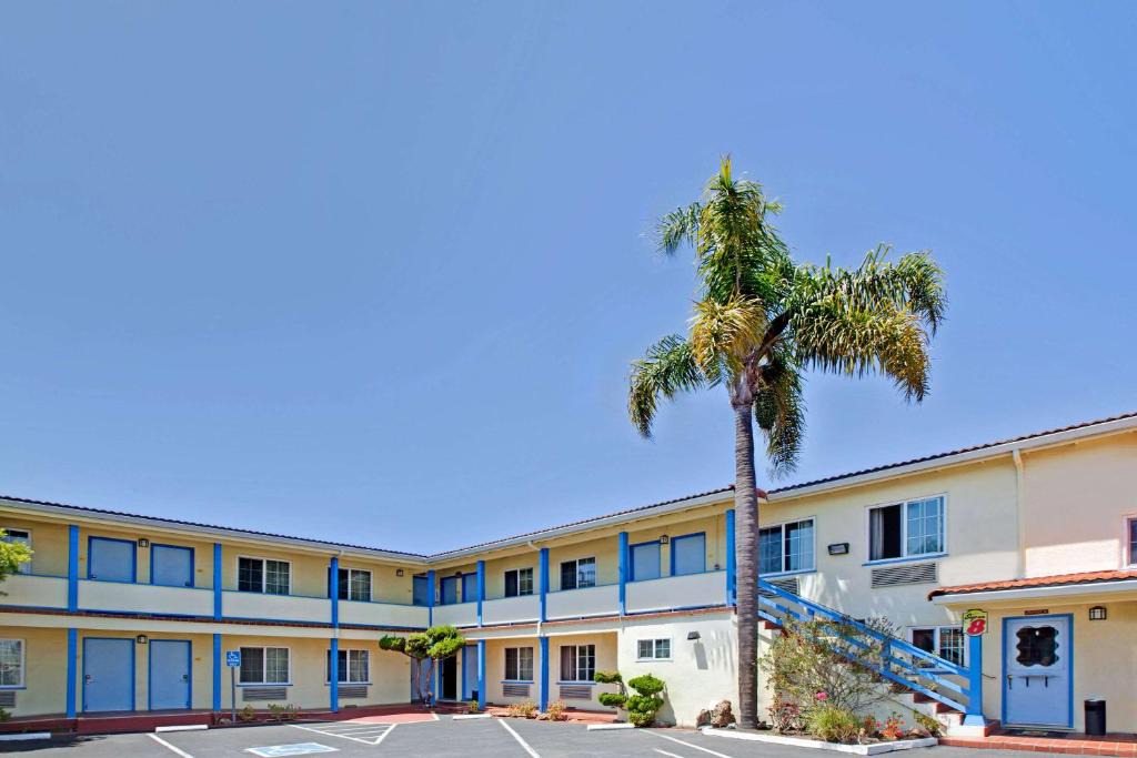 Central Berkeley Hotel | Super 8 by Wyndham Berkeley