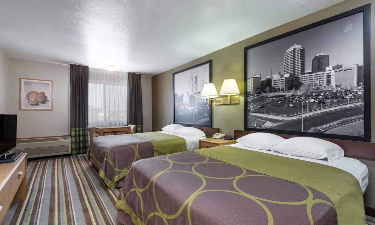 Bernalillo Hotel | Super 8 by Wyndham Bernalillo