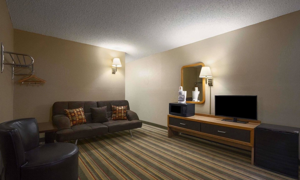 Blackwell Hotel | Super 8 by Wyndham Blackwell