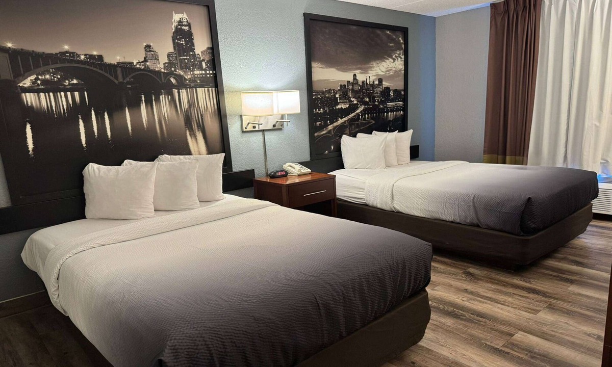 East Bloomington Hotel | Super 8 by Wyndham Bloomington/Airport
