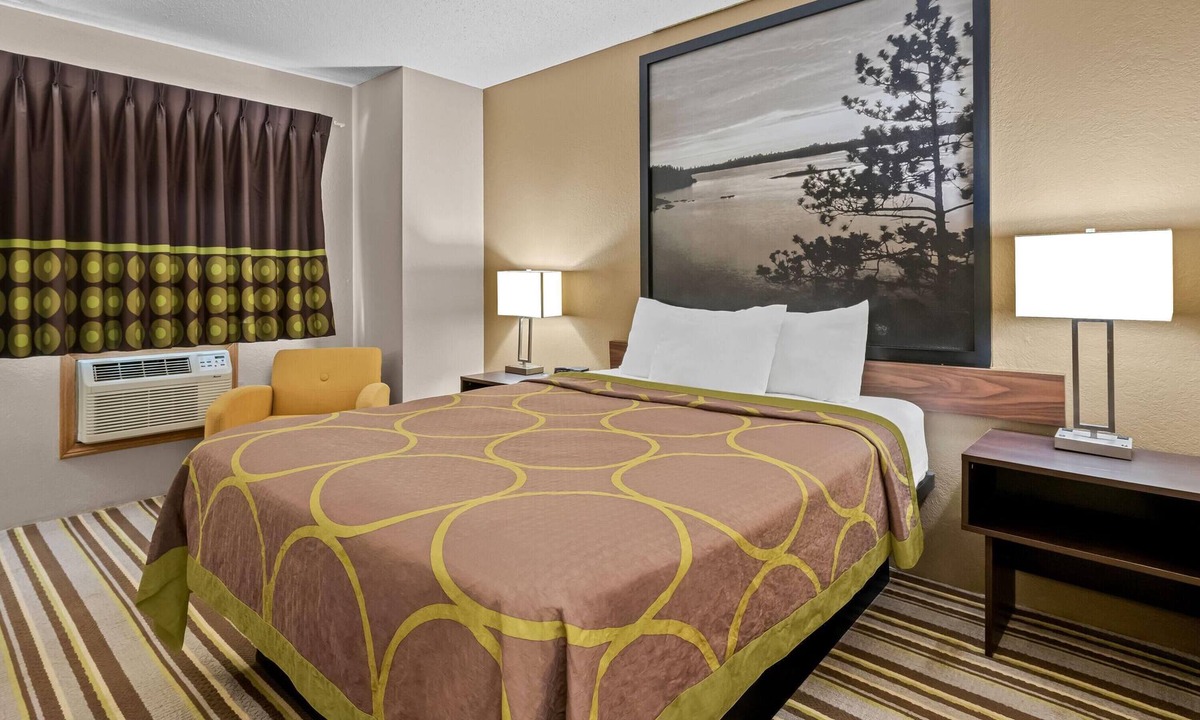 Blue Earth Hotel | Super 8 by Wyndham Blue Earth