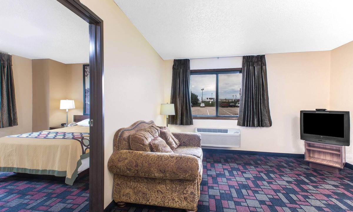 Boonville Hotel | Super 8 by Wyndham Boonville