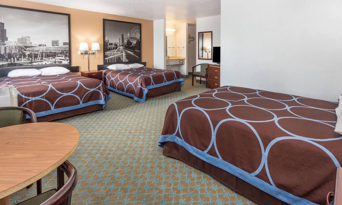 Bourbonnais Hotel | Super 8 by Wyndham Bourbonnais/Kankakee Area