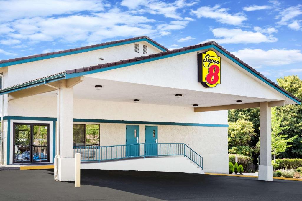 West Hills Hotel | Super 8 by Wyndham Bremerton