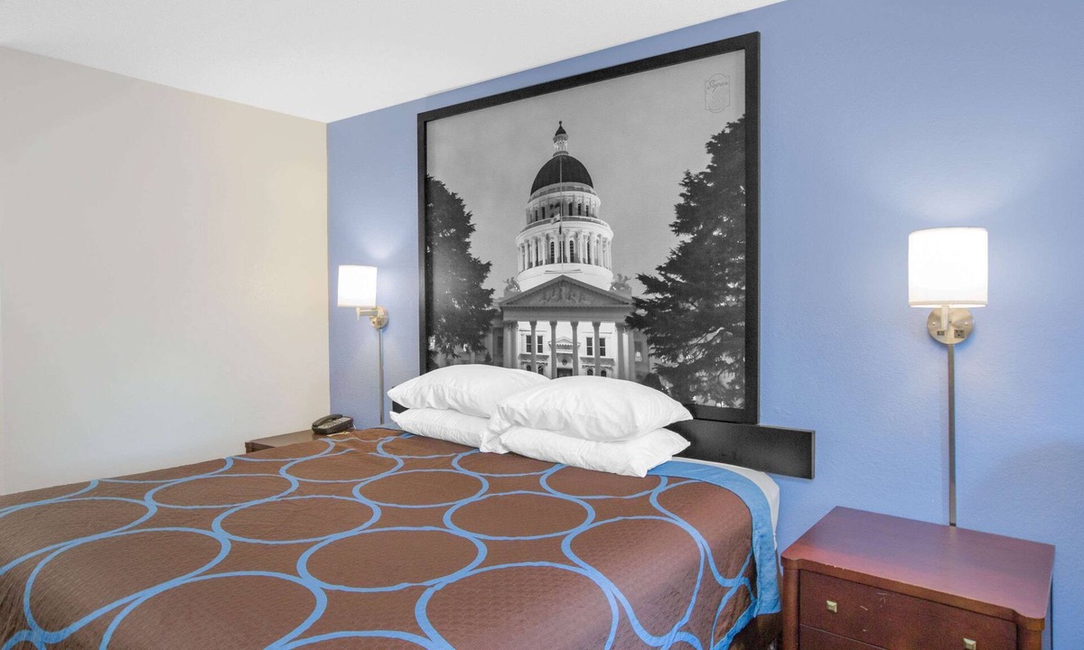 Brinkley Hotel | Super 8 by Wyndham Brinkley