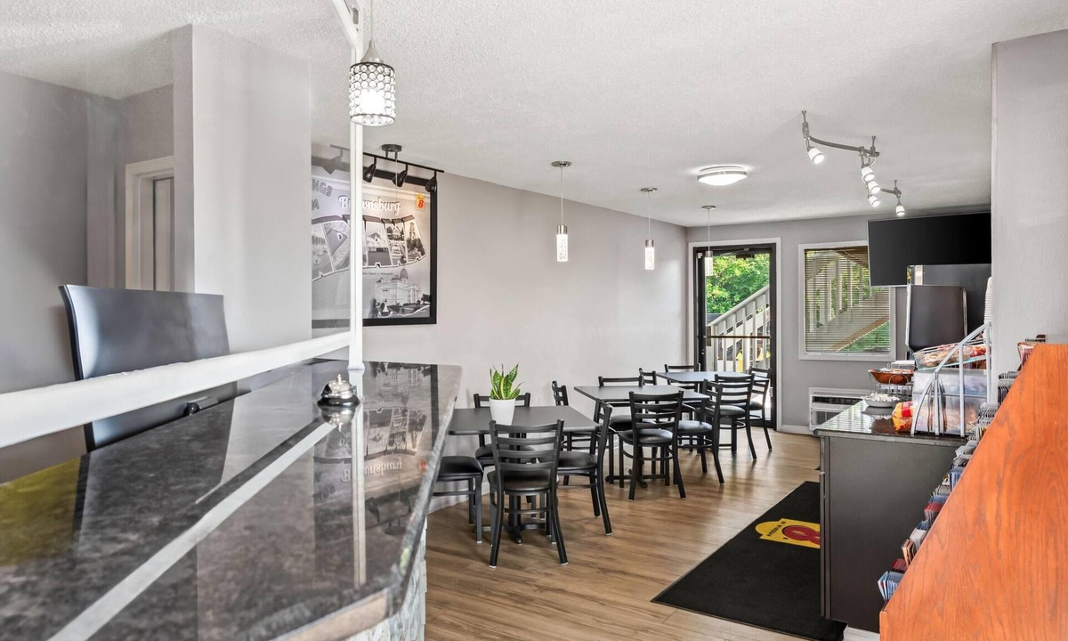 Brownsburg Hotel | Super 8 by Wyndham Brownsburg