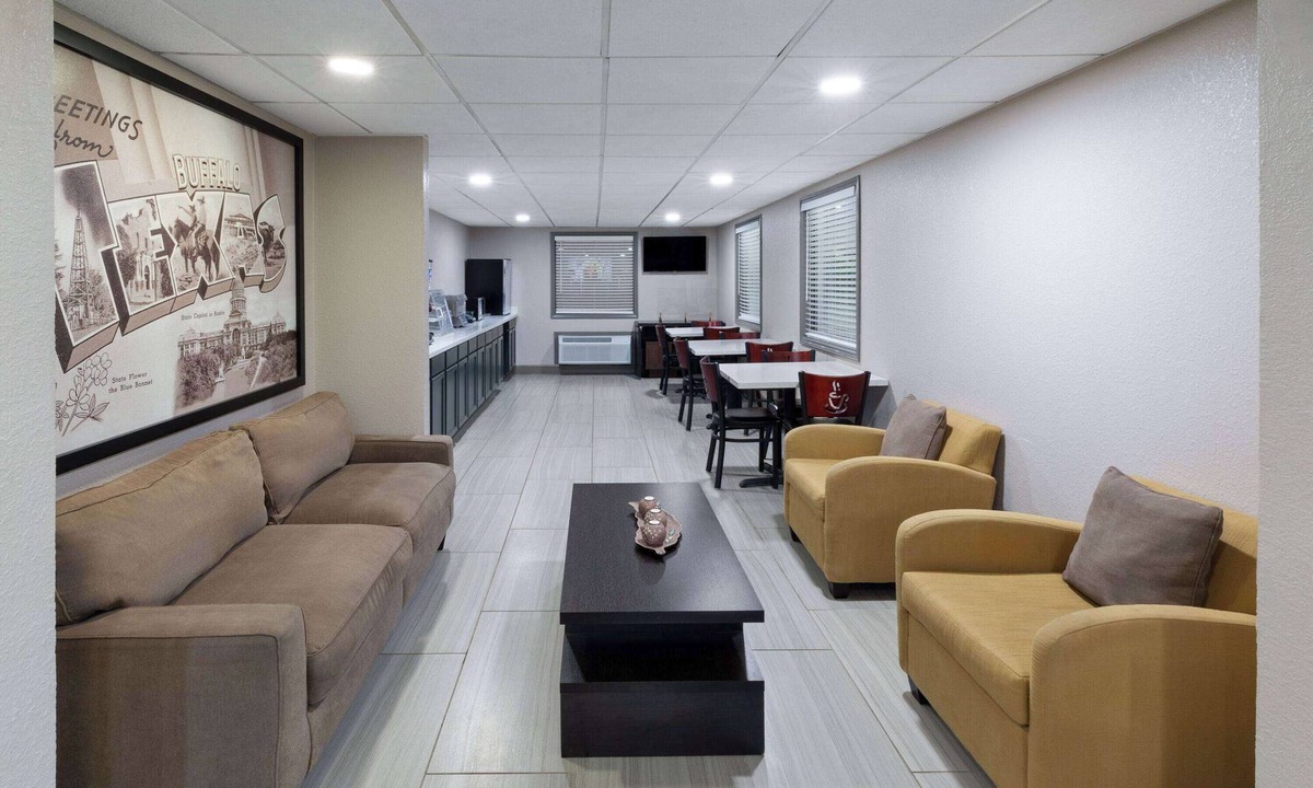 Buffalo Hotel | Super 8 by Wyndham Buffalo
