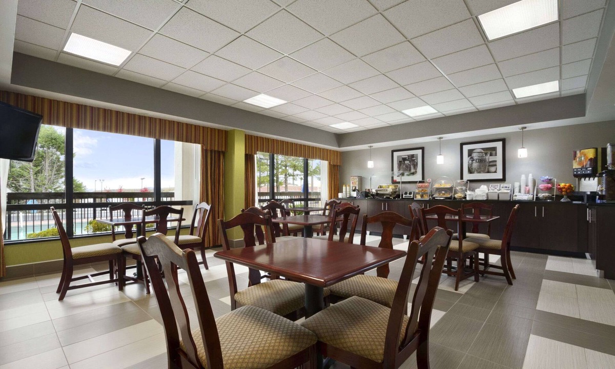 Calhoun Hotel | Super 8 by Wyndham Calhoun