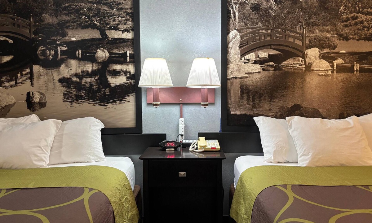 Chenoa Hotel | Super 8 by Wyndham Chenoa