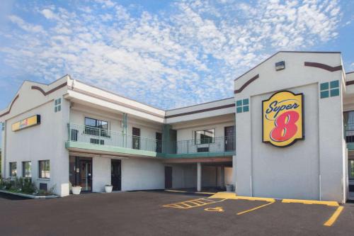 River Grove Hotel | Super 8 by Wyndham Chicago/Rosemont/O'Hare/SE