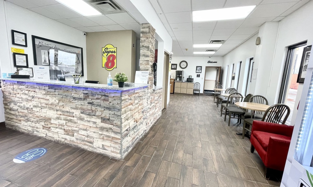 Clear Lake Hotel | Super 8 by Wyndham Clear Lake