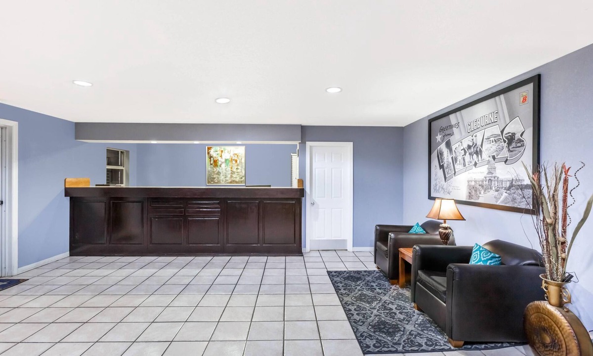Cleburne Hotel | Super 8 by Wyndham Cleburne
