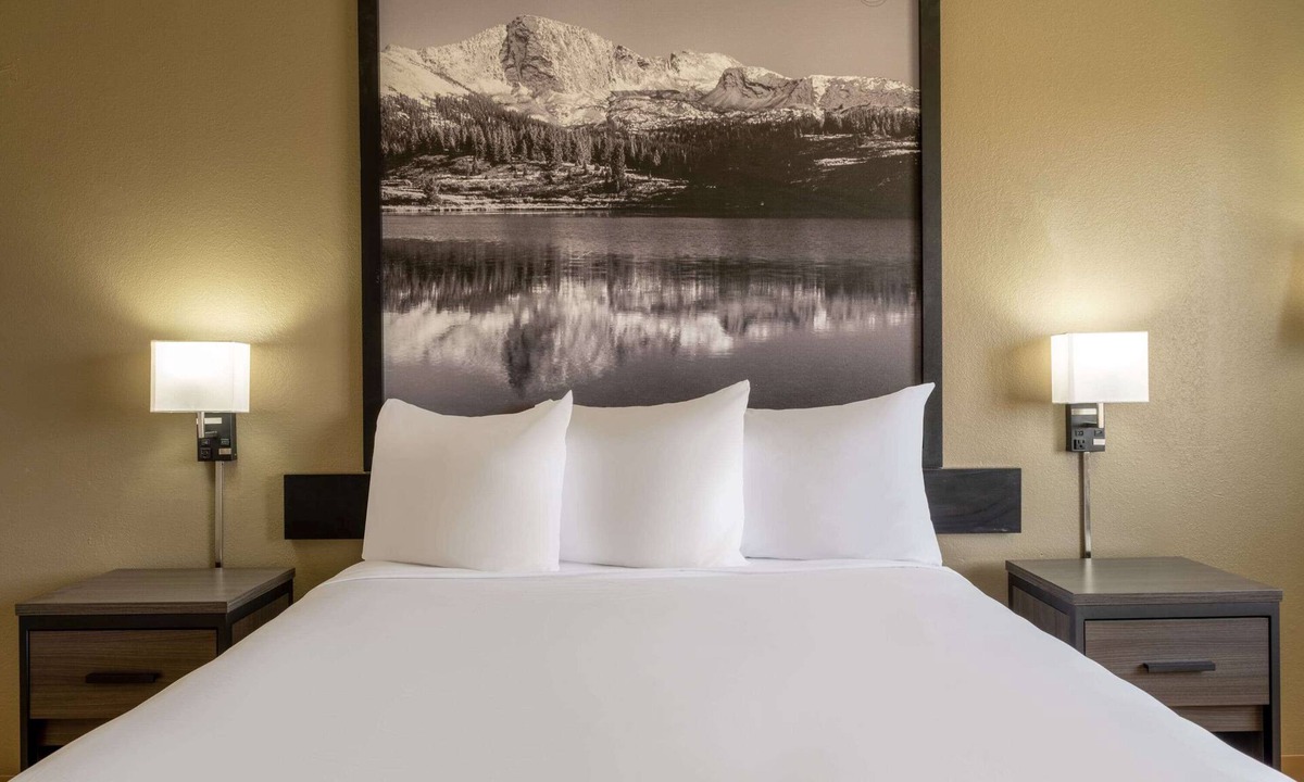 Clinton Hotel | Super 8 by Wyndham Clinton