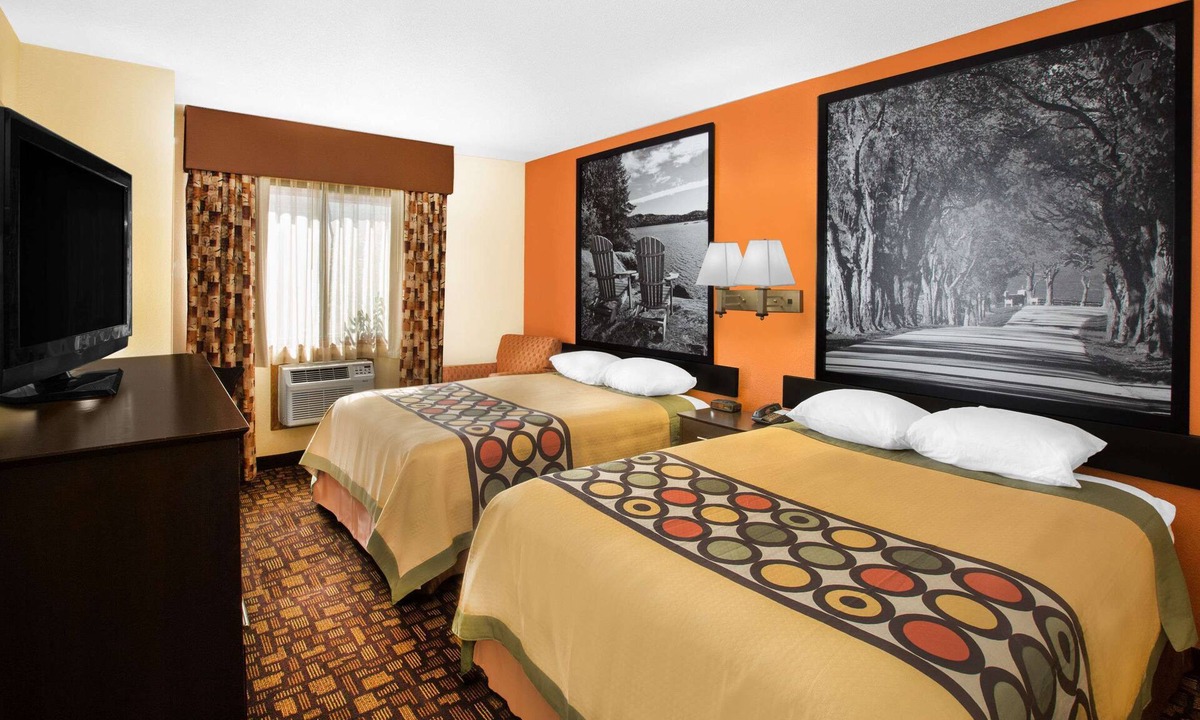 Clive Hotel | Super 8 by Wyndham Clive IA