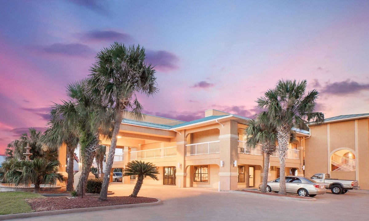 Central City Hotel | Super 8 by Wyndham Corpus Christi