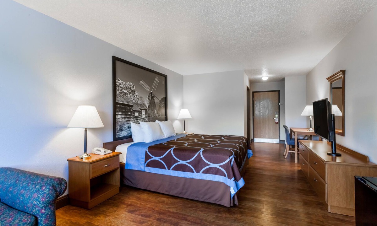 Cobleskill Hotel | Super 8 by Wyndham Cobleskill NY