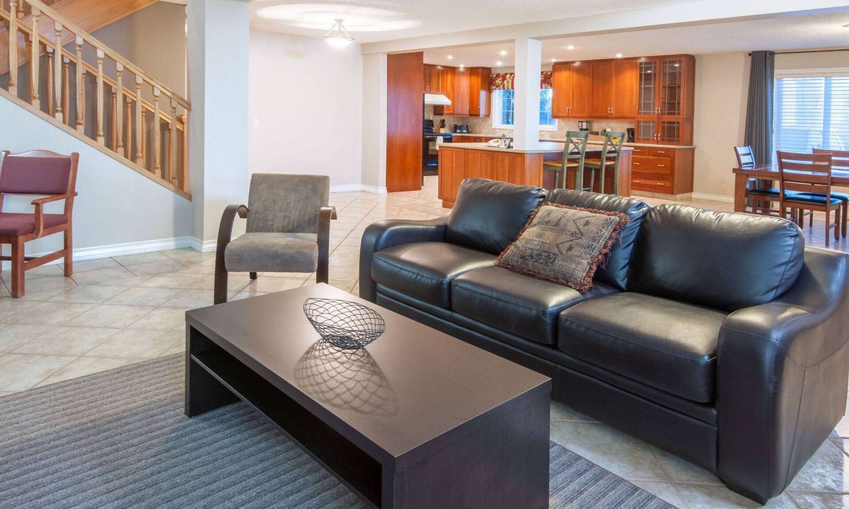 Cochrane Hotel | Super 8 by Wyndham Cochrane