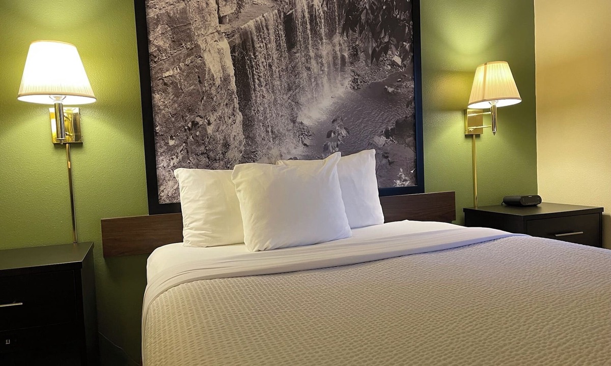 Colby Hotel | Super 8 by Wyndham Colby