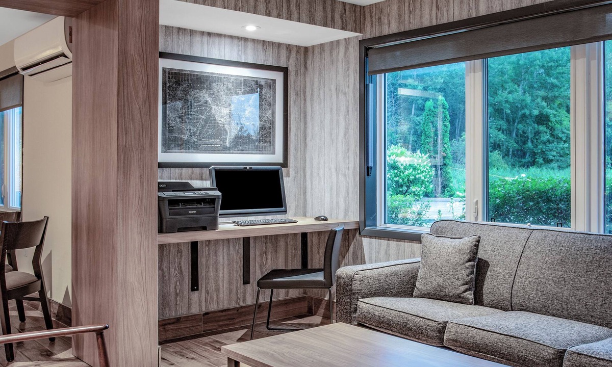 Cornwall Hotel | Super 8 by Wyndham Cornwall ON