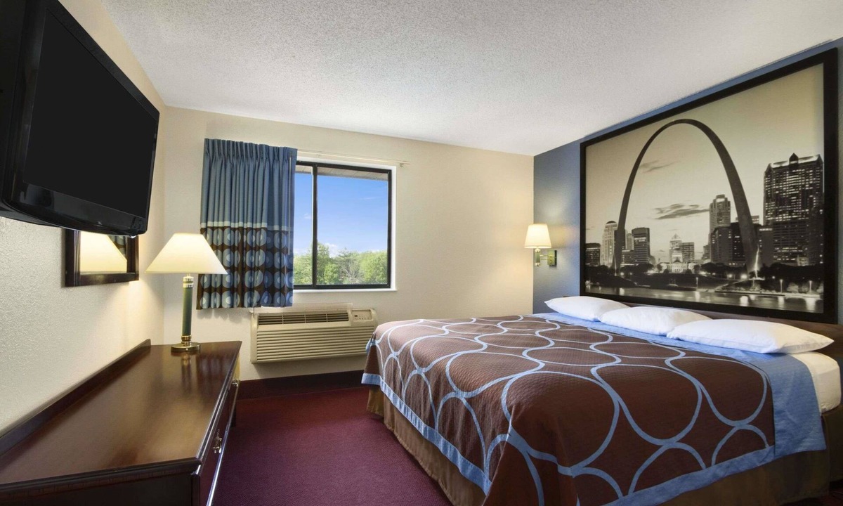 Cuba Hotel | Super 8 by Wyndham Cuba