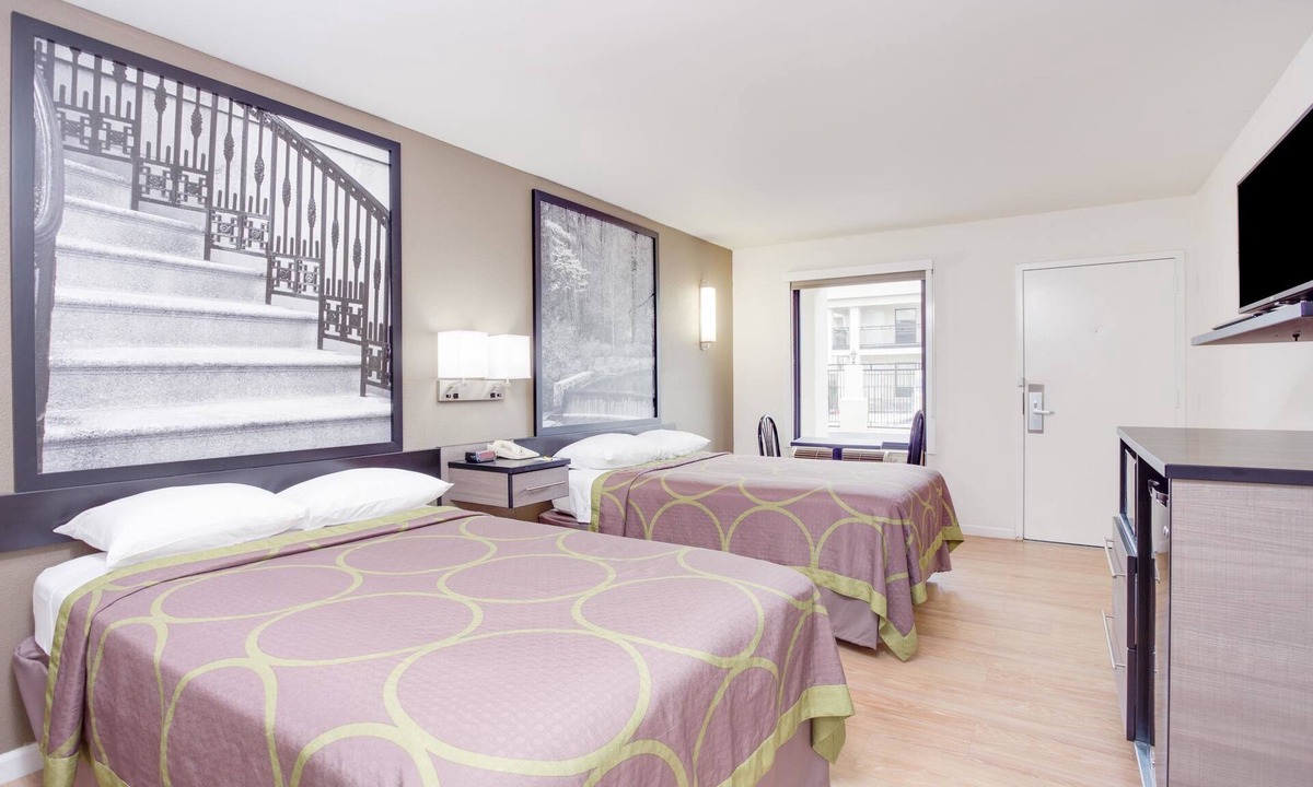 Dalton Hotel | Super 8 by Wyndham Dalton