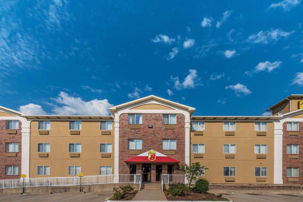 Denton Hotel | Super 8 by Wyndham Denton