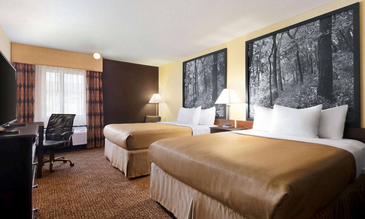 Berwick Hotel | Super 8 by Wyndham Des Moines