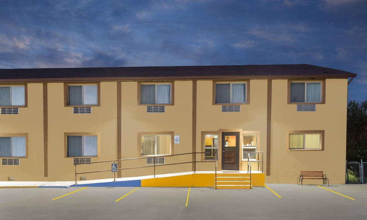 Diamondville Hotel | Super 8 by Wyndham Diamondville Kemmerer