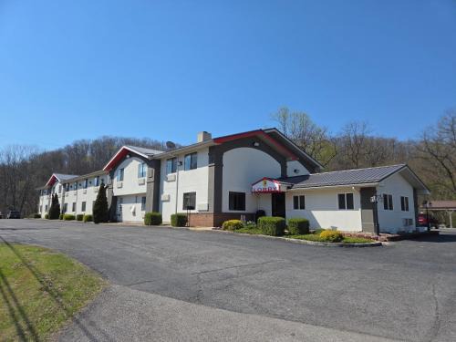 Leadsville Hotel | Super 8 by Wyndham Elkins