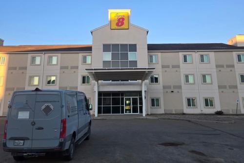 Estevan Hotel | Super 8 by Wyndham Estevan