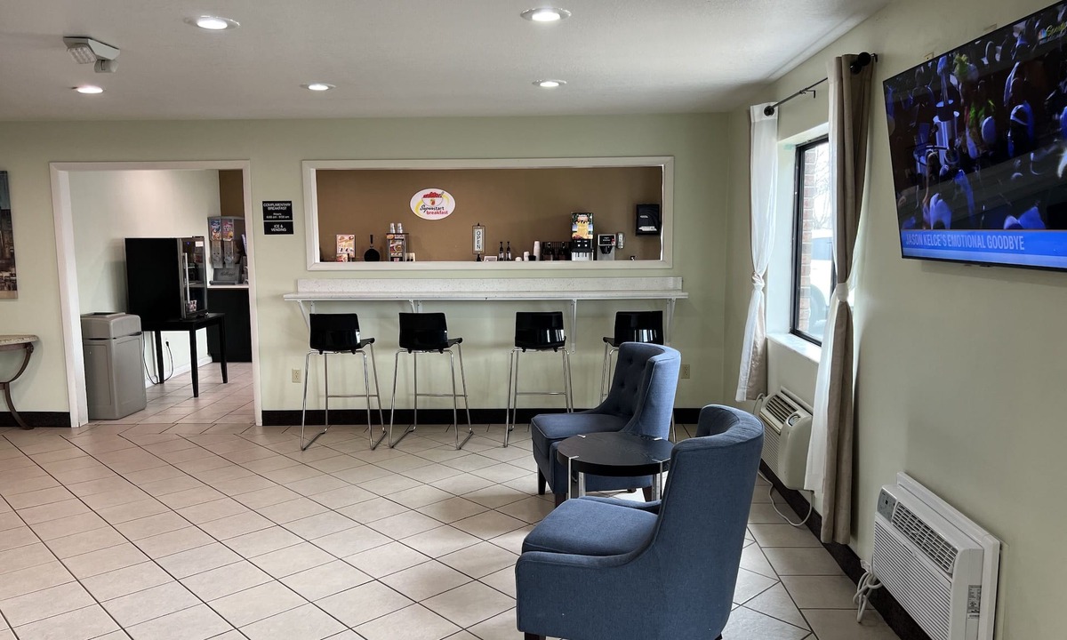 Farmington Hotel | Super 8 by Wyndham Farmington